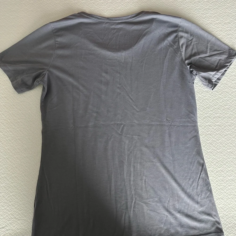 T-Shirt 💜 - Picture 3 of 4